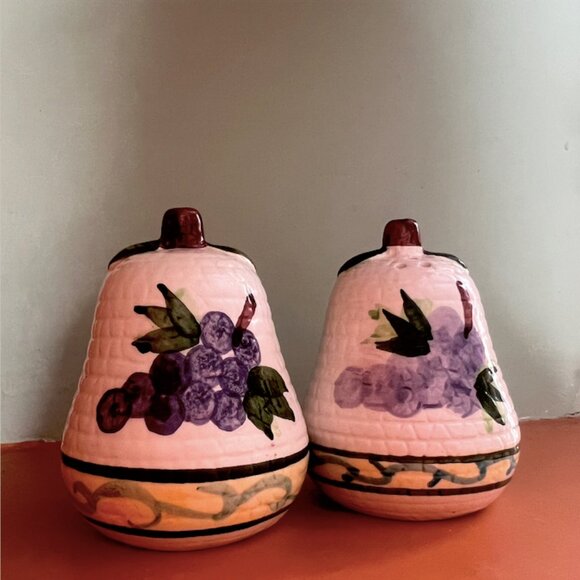 Vintage Handpainted Pear Shaped Salt & Pepper Shakers with Apples & Grapes - Picture 6 of 9
